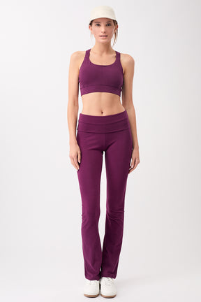 Mandala Fitness Pant Lila Outfit Front - Classic Rolldown