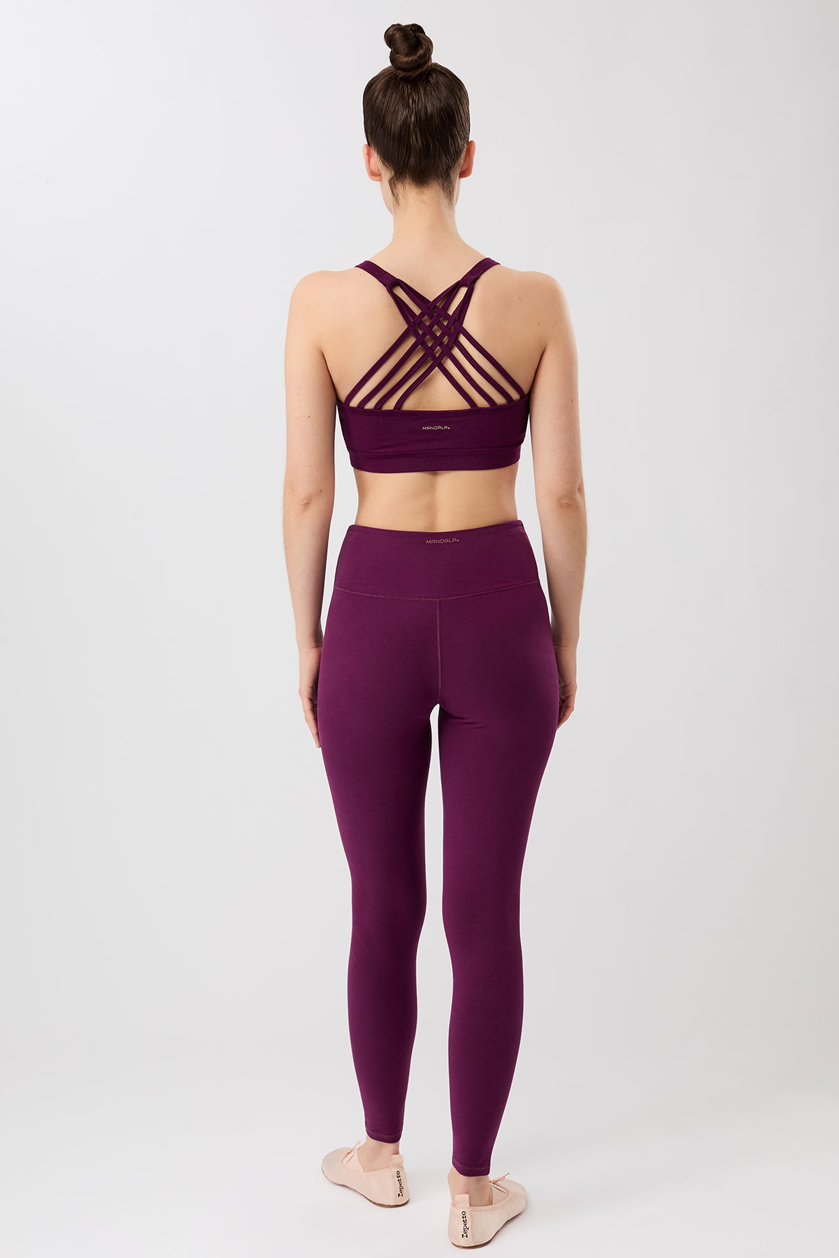 Mandala Trainings Bra Lila Outfit Rückseite - Infinity Bra