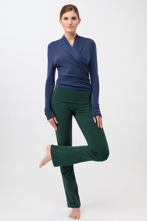 Mandala Fitness Pant Grün Outfit Front - Classic Rolldown