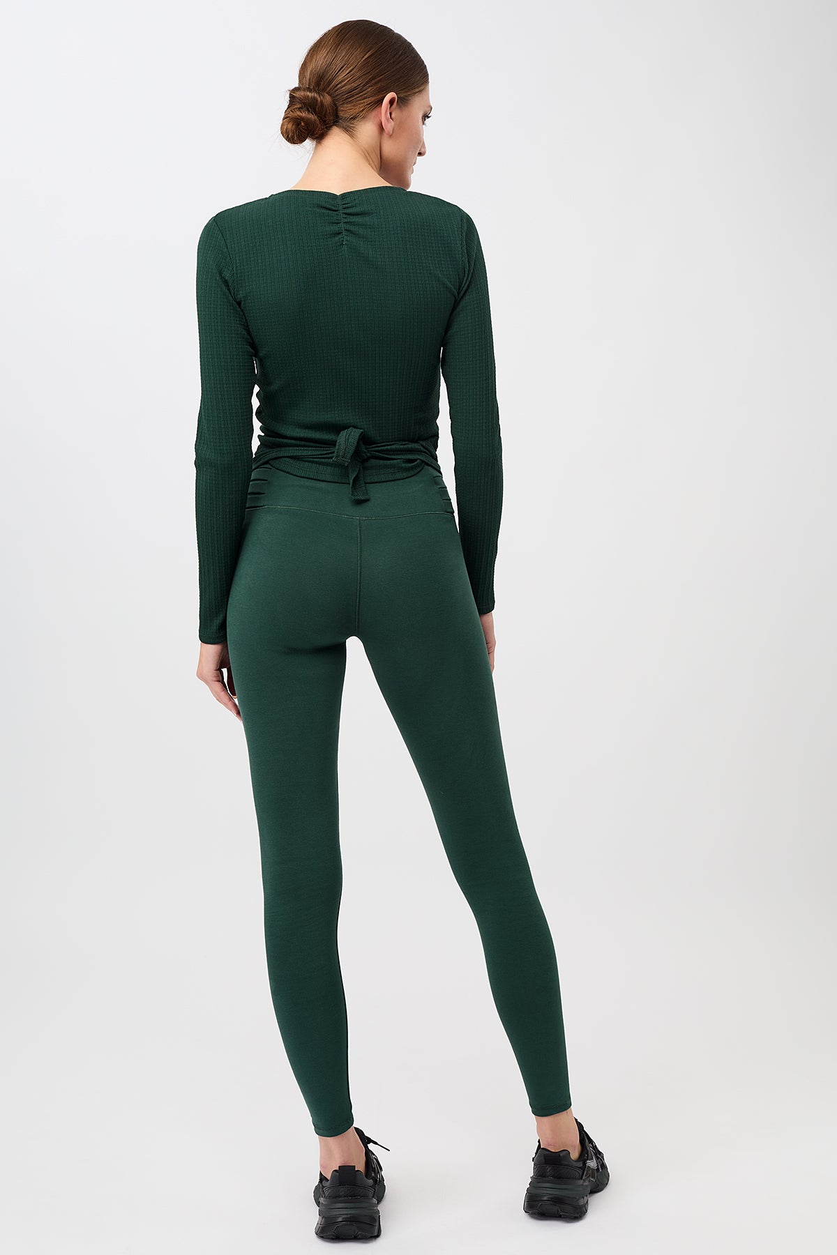 Mandala Sport Pant Grün Outfit Rückseite - Barre Tight