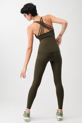 Mandala Fitness Pant Grün Outfit Rückseite - Best Loved Legging