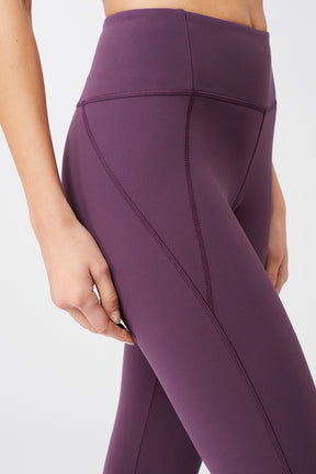 Mandala Trainings Pant Lila Detail Seite - Limitless Legging