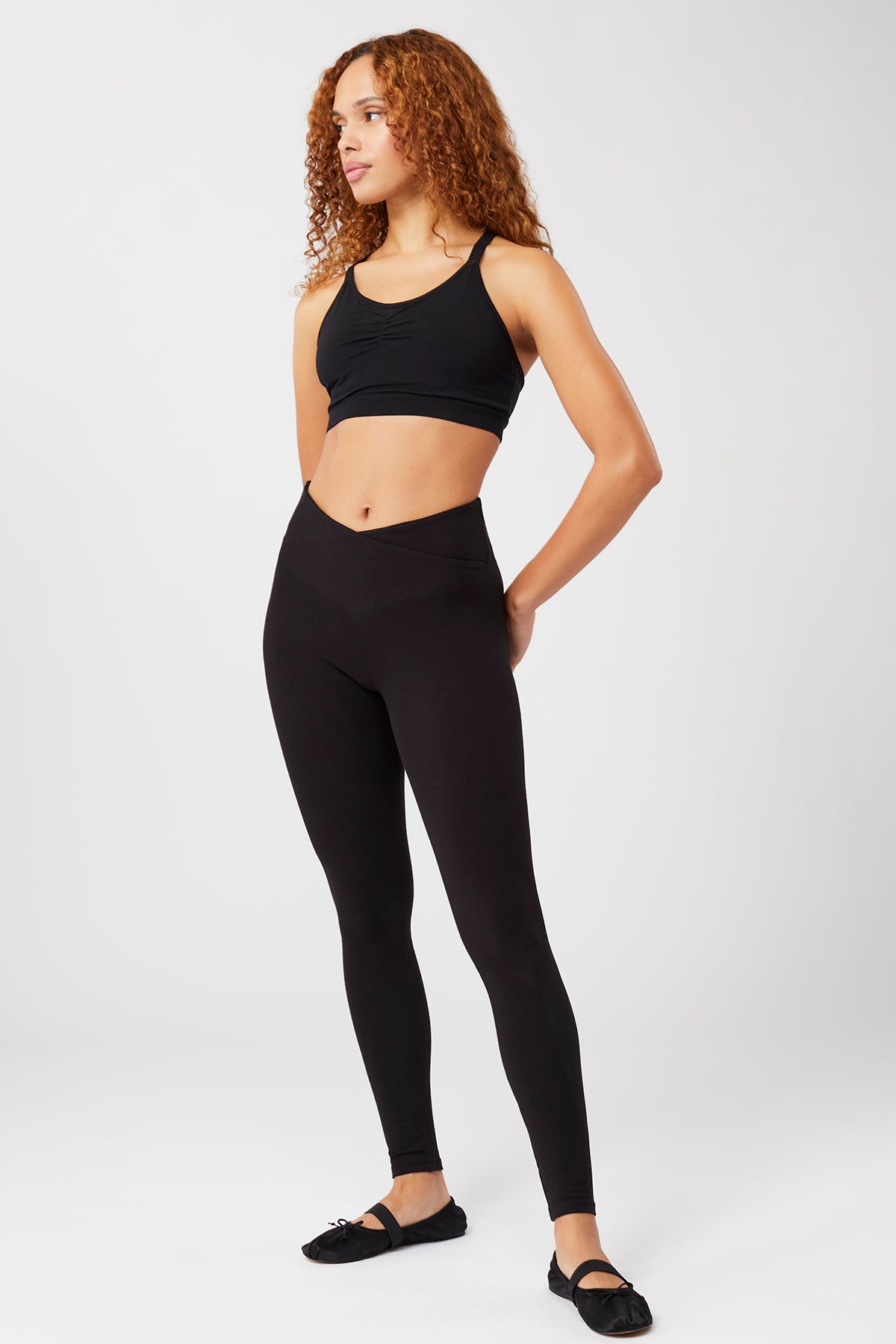 Mandala Fitness Pant Schwarz Outfit Front - Wrap Legging