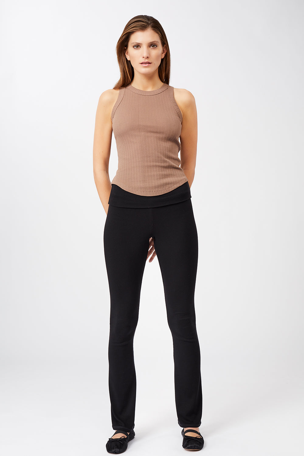 Mandala Fitness Pant Schwarz Outfit Front - Ribbed Rolldown