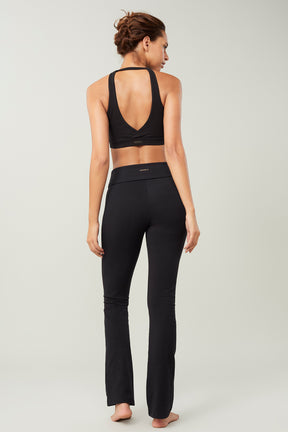 Mandala Fitness Pant Schwarz Outfit Rückseite - Classic Rolldown