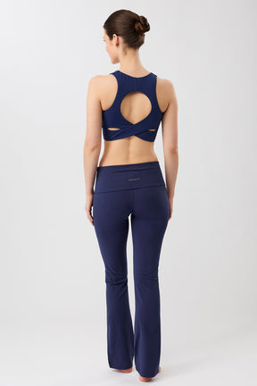 Mandala Fitness Pant Blau Outfit Rückseite - Classic Rolldown