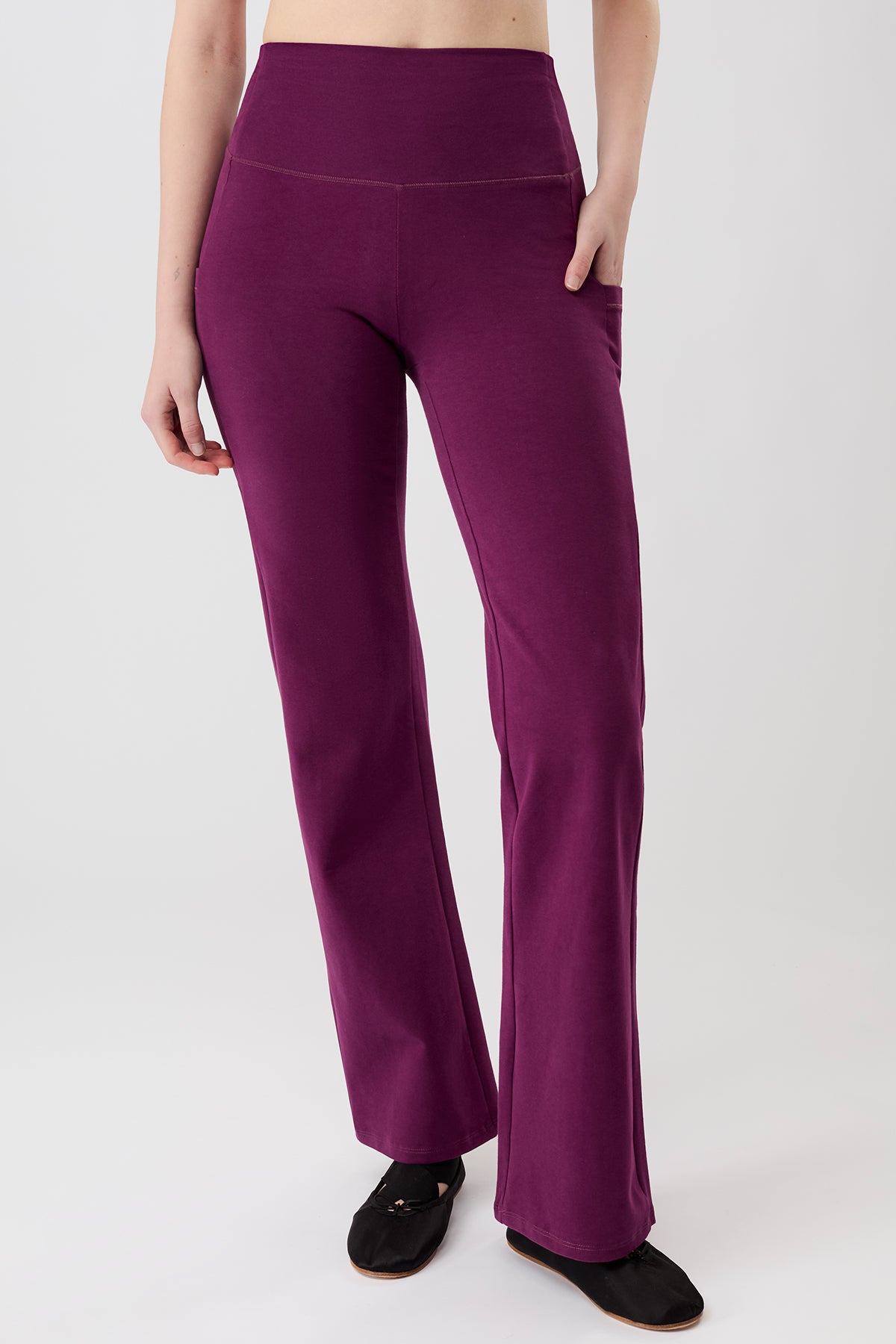 Mandala Trainings Pant Lila Front - Straight Pants