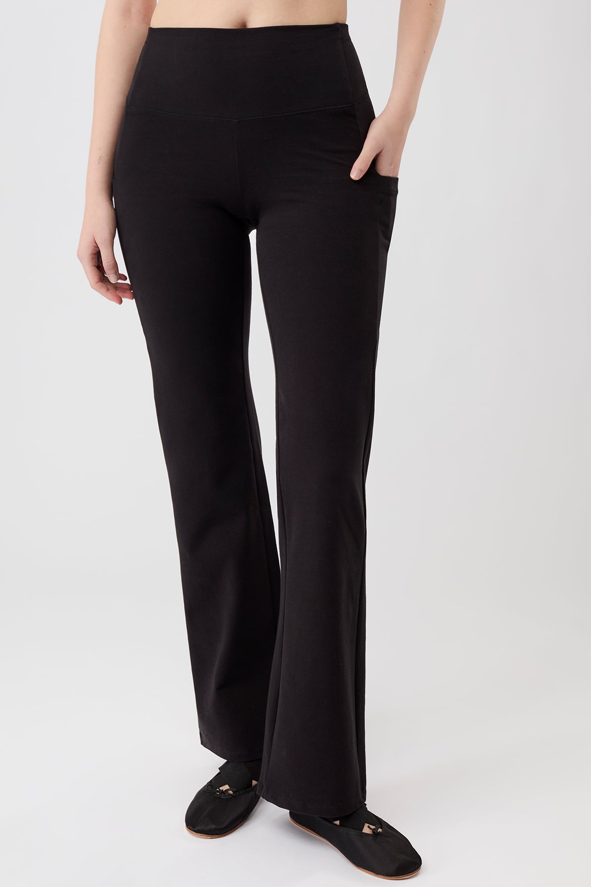 Mandala Trainings Pant Black Front - Straight Pants