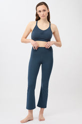 Mandala Trainings Pant Blau Outfit Front - Cropped Flared Pants