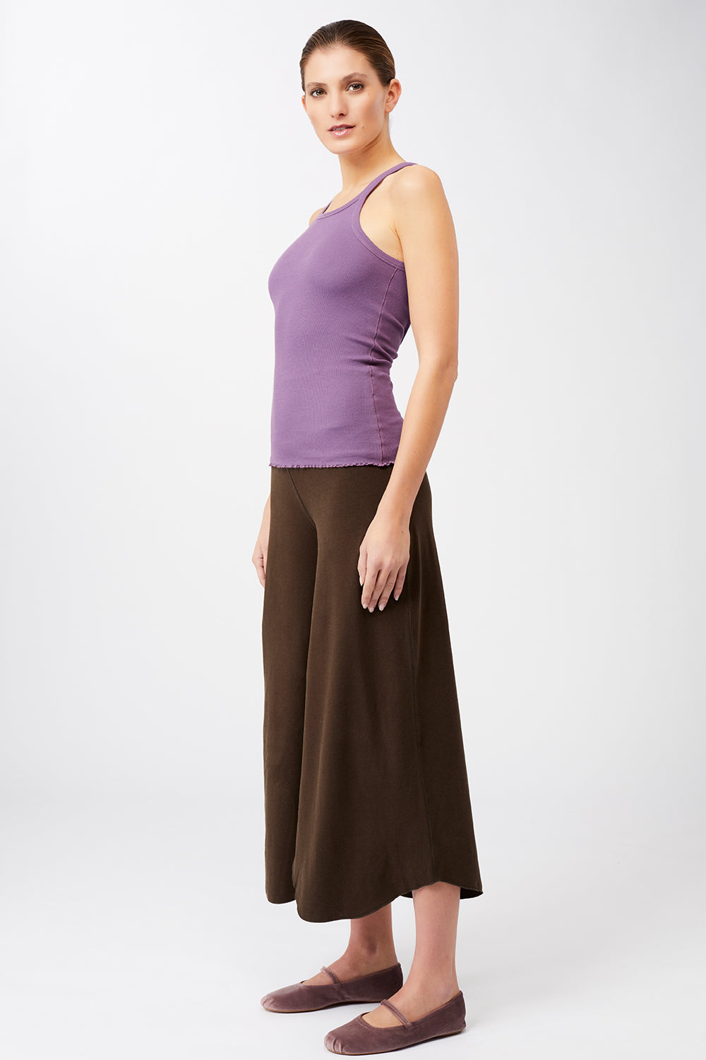 Mandala Sport Pant Braun Outfit Seite - Tulip Pants