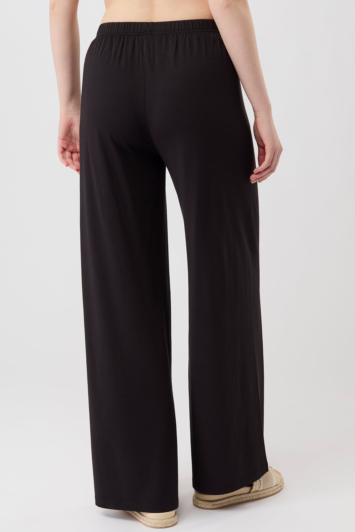 Mandala Sport Pant Schwarz Rückansicht - Cozy Day Pants