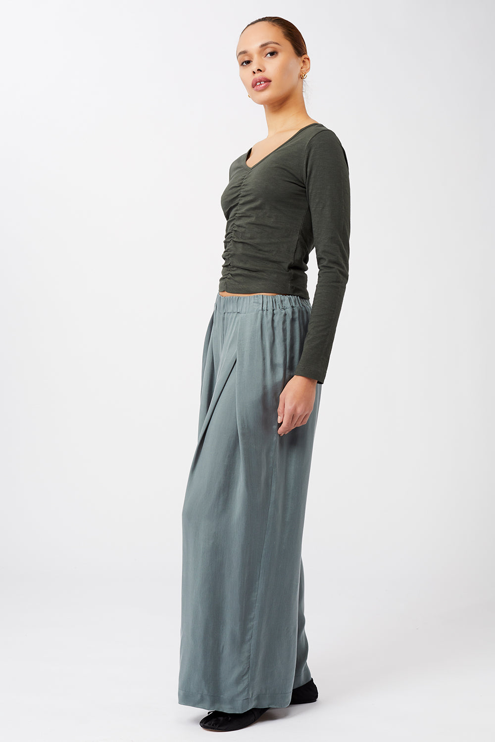 Mandala Sport Pant Grün Outfit Seite - Nomad Pants