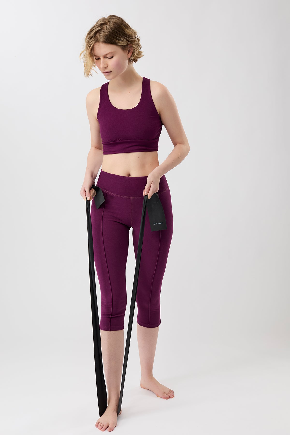 Mandala Fitness Pant Lila Outfit Front - Capri Pants