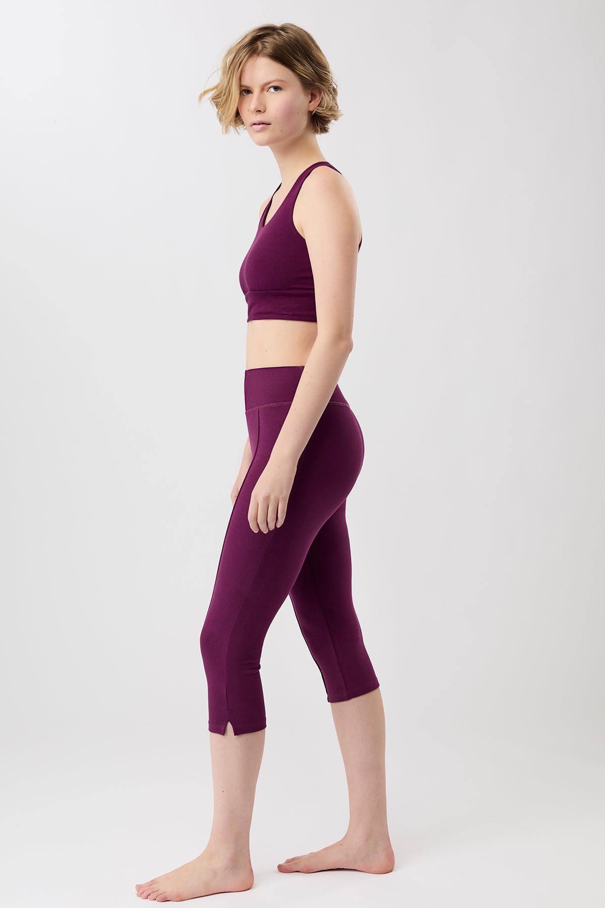 Mandala Fitness Pant Lila Outfit Seite - Capri Pants