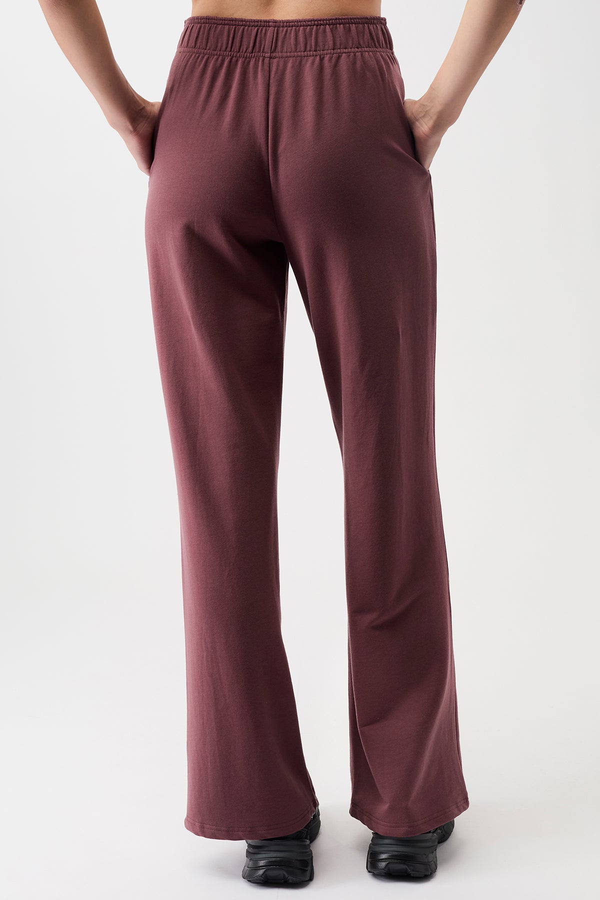 Mandala Sport Pant Rot Rückseite - Straight Tracker Pants