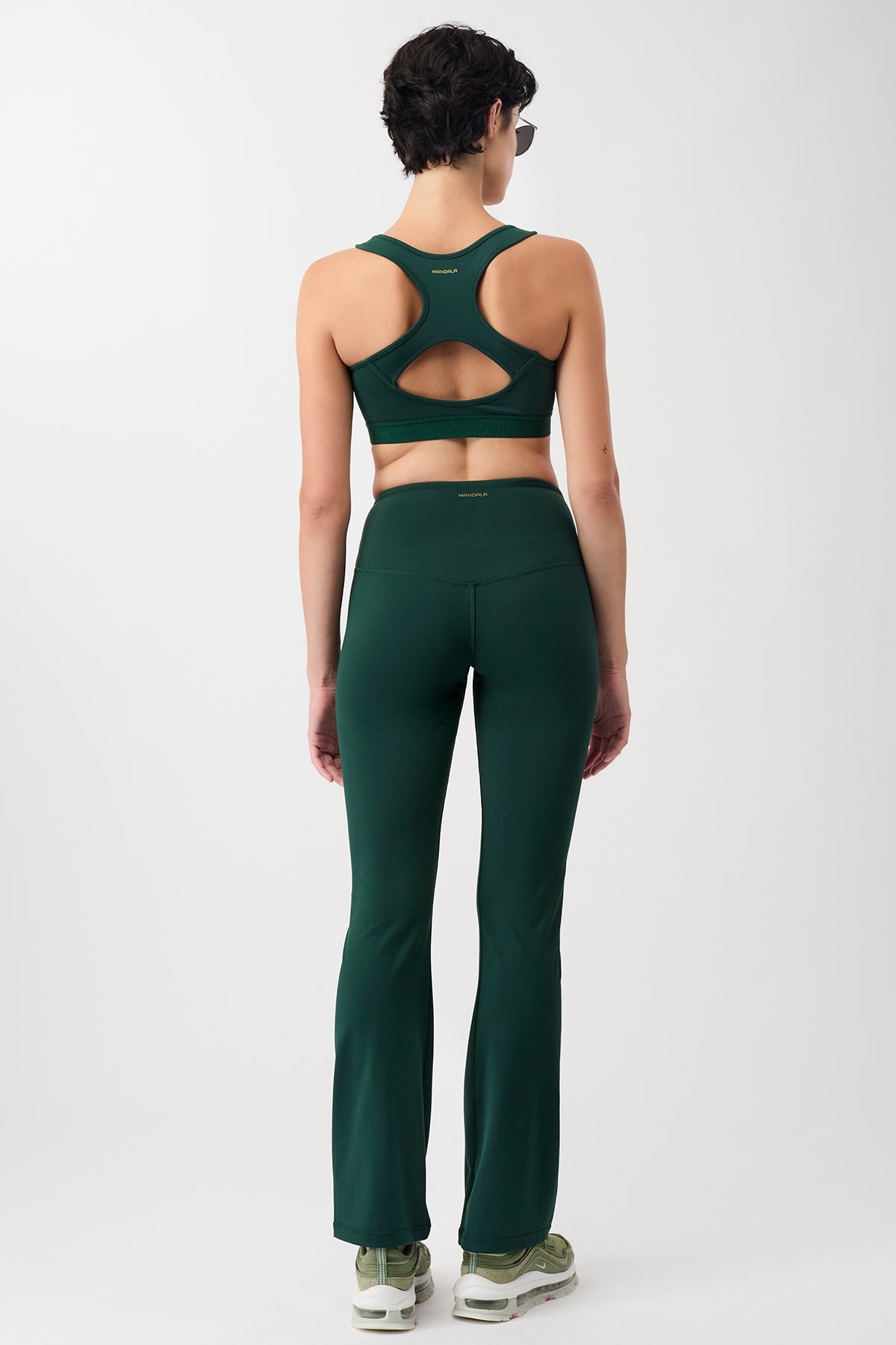 Mandala Sport Pant Grün Outfit Rückseite - Flared Sports Pants