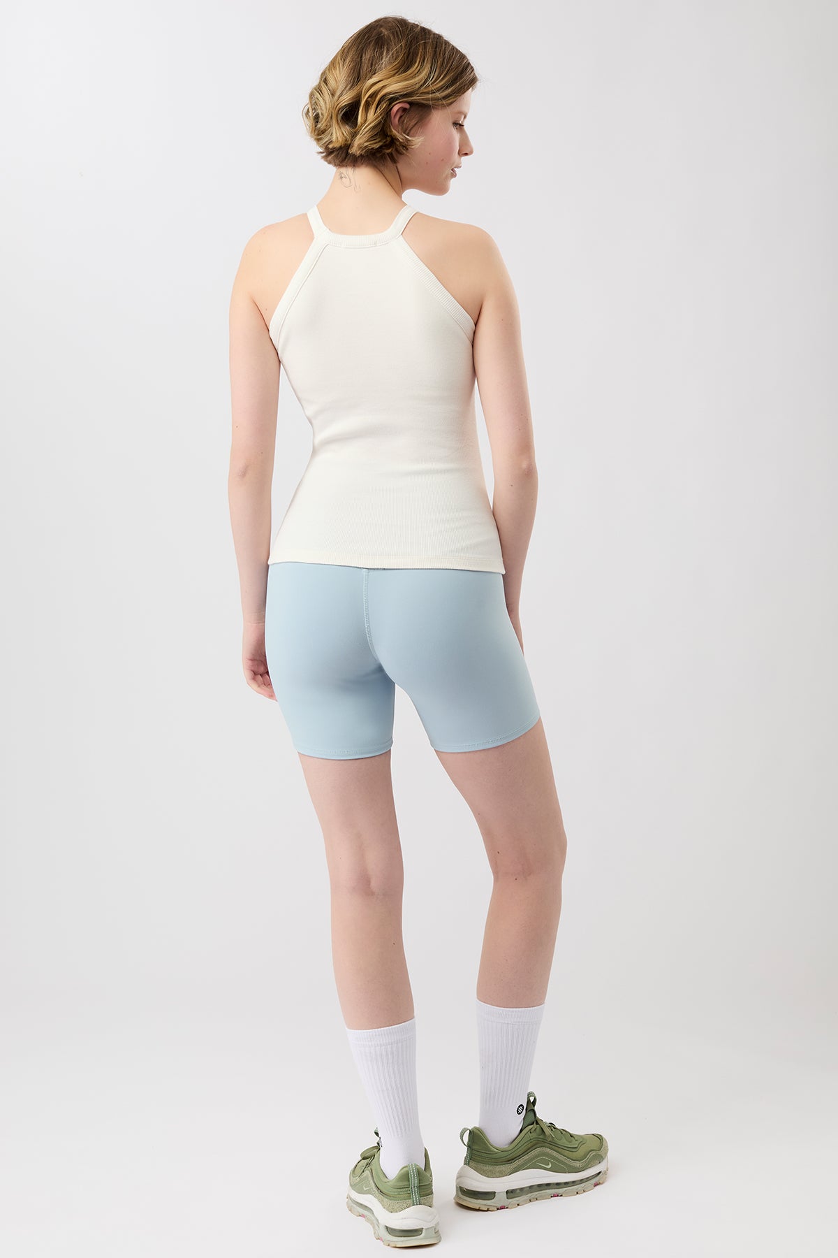 Mandala Sport Pant Blau Outfit Rückansicht - Biker Shorts