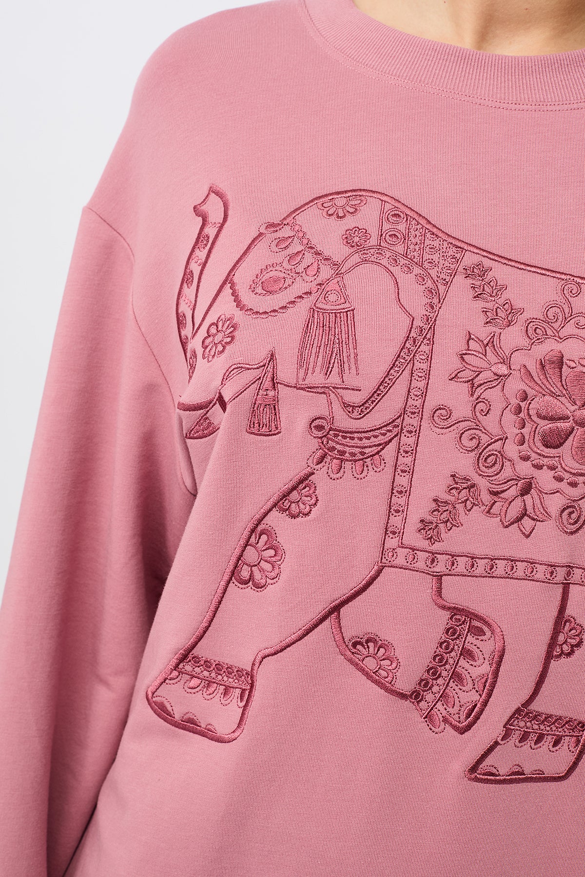 Mandala Trainings Shirt Rose Detail Front  - "Ganesha" Sweater