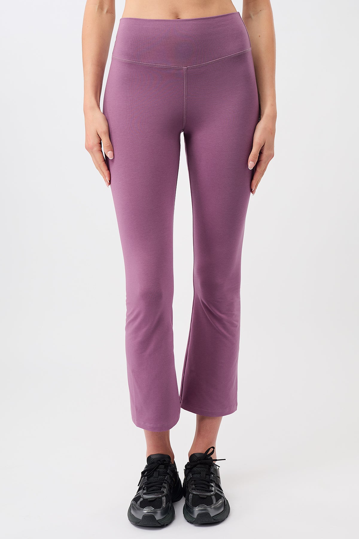 Mandala Trainings Pant Lila Front - Cropped Flared Pants