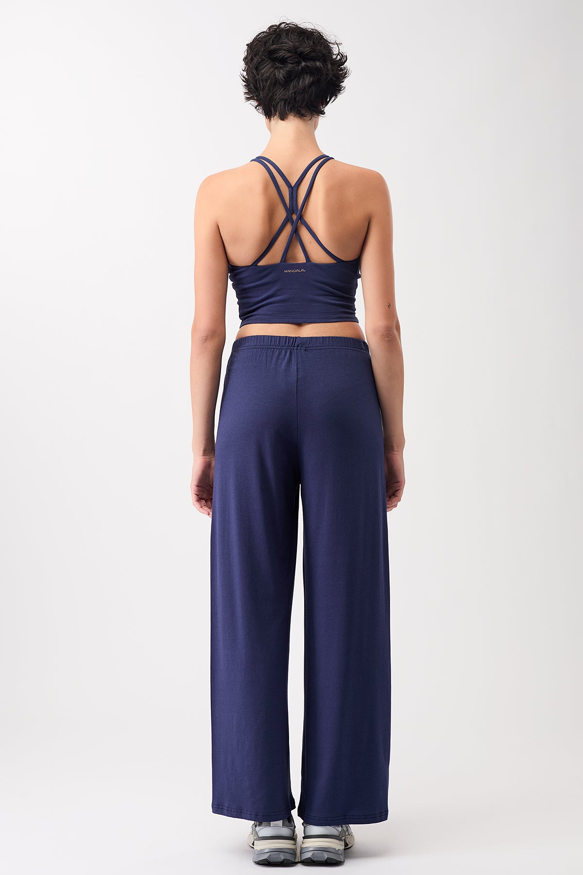 Mandala Sport Pant Blau Outfit Rückseite - Cozy Day Pants