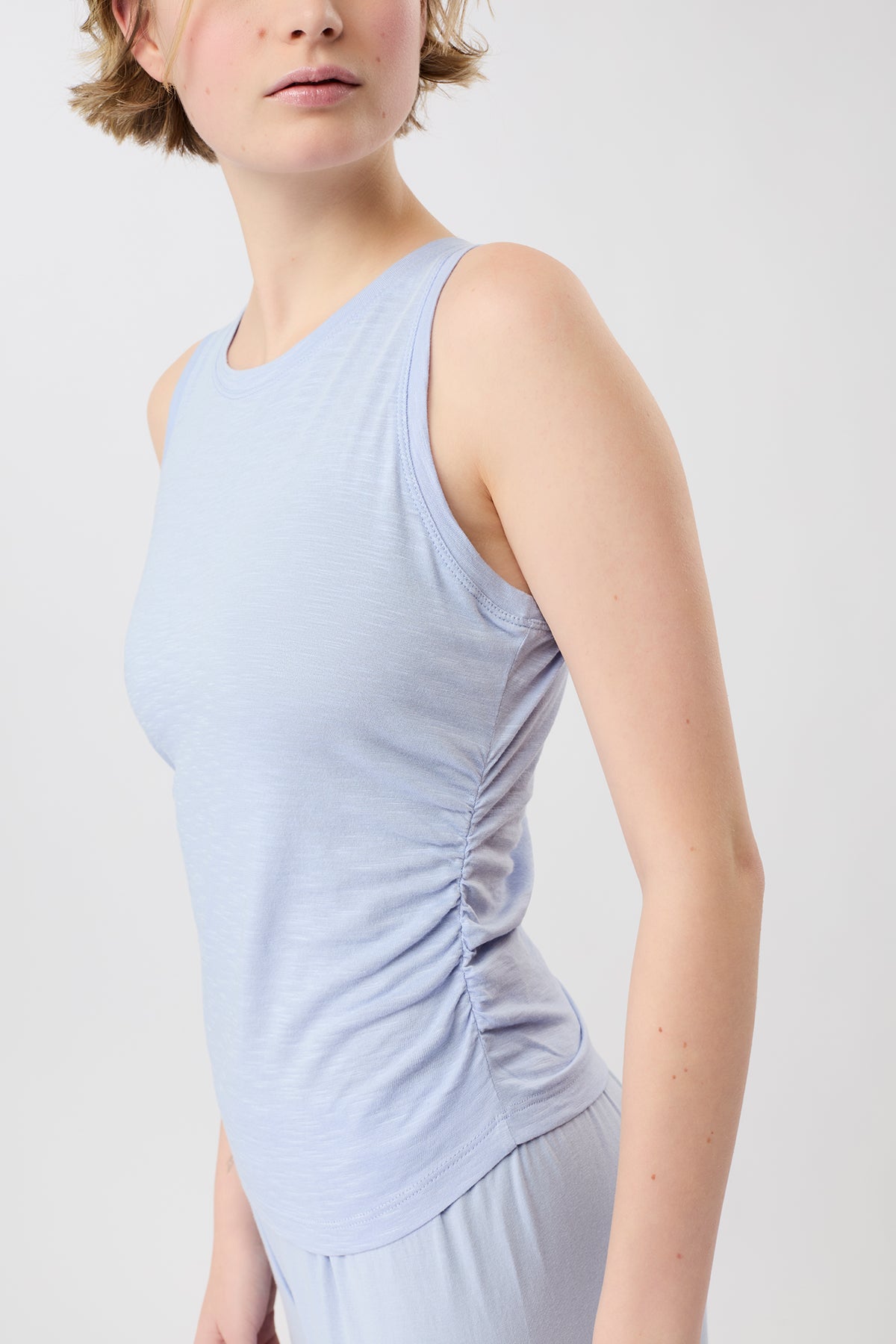 Mandala Fitness Top Blau Seite - Cropped Ruffled Top