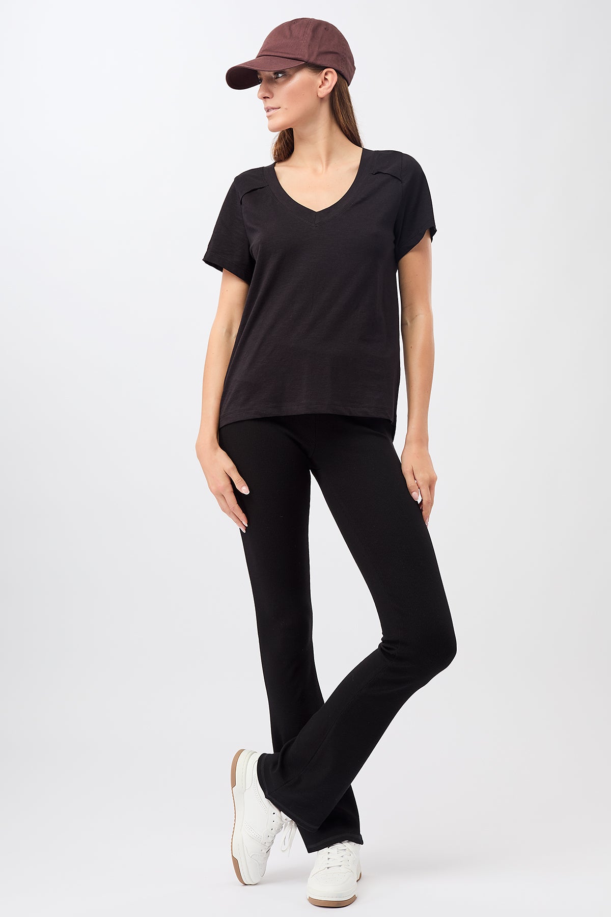 Mandala Trainings Shirt Schwarz Outfit Front - The New V-Neck