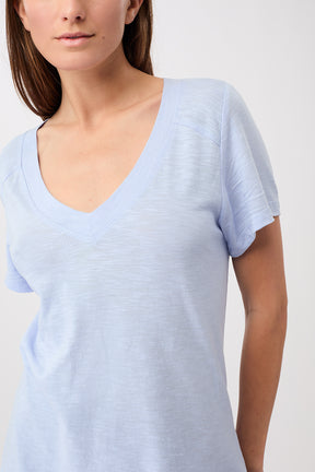 Mandala Trainings Shirt Blau Detail - The New V-Neck