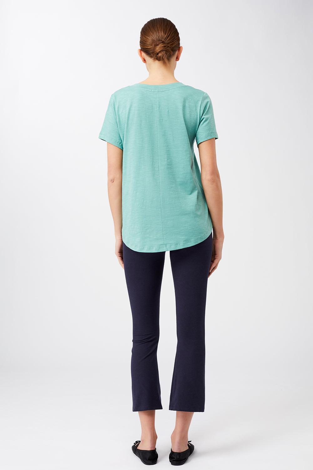 Mandala Trainings Shirt Grün Outfit Rückseite - The New V-Neck